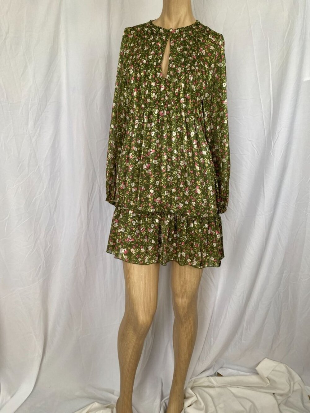 Zara XL Floral Green Long-Sleeve Keyhole Dress With Ruffled Hem Lightweight